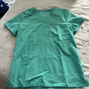 Figs Catarina scrub top surgical green